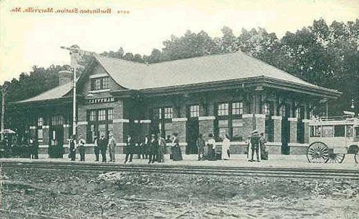 伯灵顿火车站.  在玛丽维尔，每天有6到10趟客运列车到达.