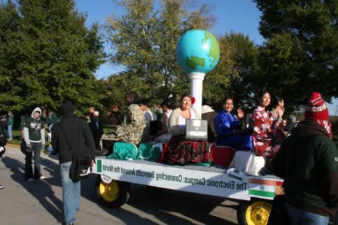 The theme of the 2007 Homecoming Parade was "鲍比熊猫 Goes Around the World" and floats like the Information Technology/International Student Organization float represented Northwest's global outreach.